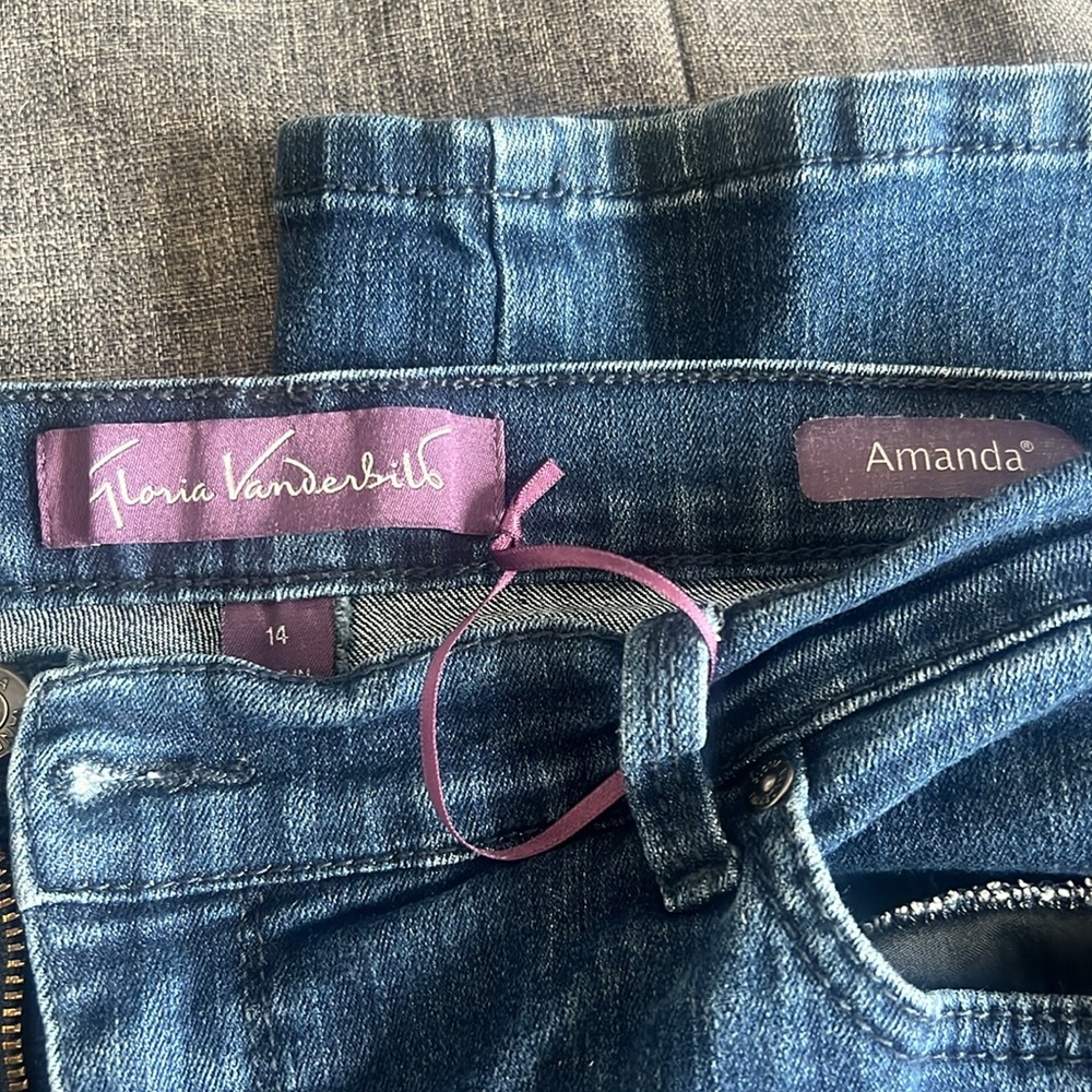Jeans - Picture 2 of 3